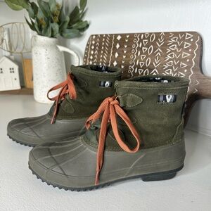 Khombu Olive Green Outdoor Crest Duck Boots with Orange Laces Women's - Size 9